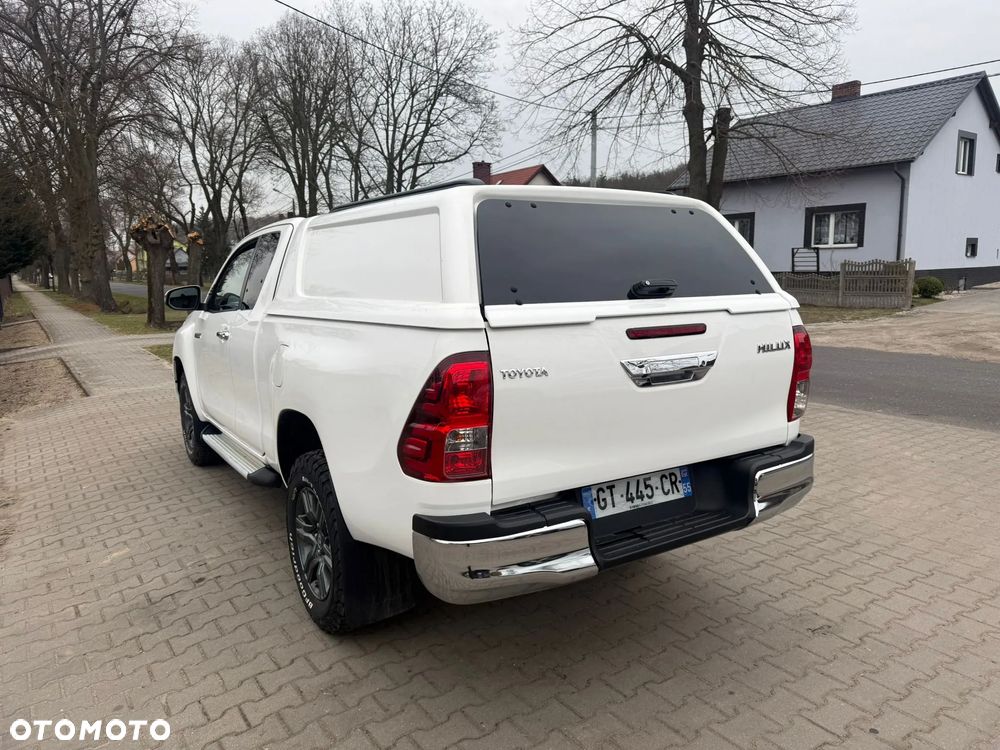 Toyota Hilux - 8