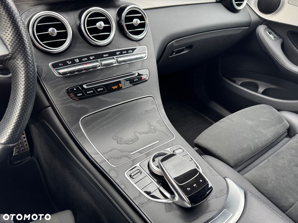 Mercedes-Benz GLC 250 4Matic 9G-TRONIC AMG Line - 37