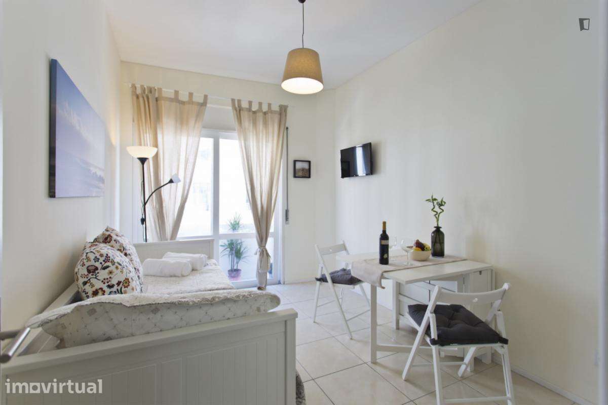 Apartamento com 1 quartos - localizado em Santo Ildefonso Porto - Grande imagem: 2/23
