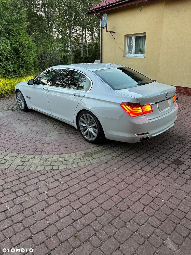 BMW Seria 7 740Li - 3