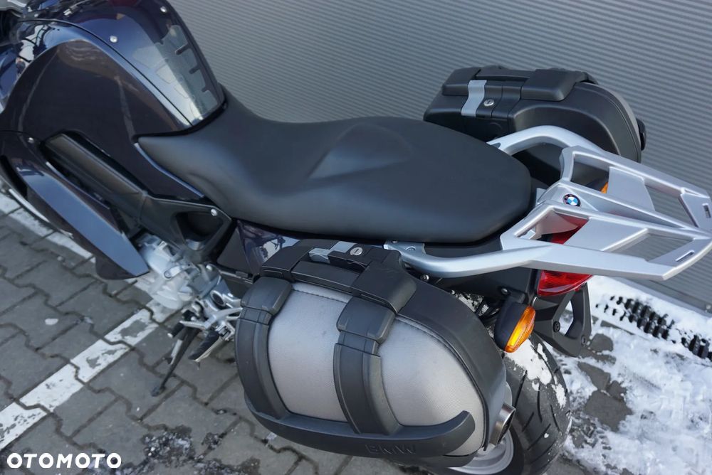 BMW F - 11