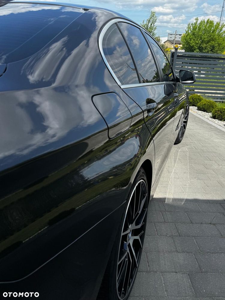 BMW Seria 5 525d - 12