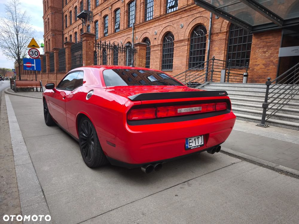 Dodge Challenger - 10