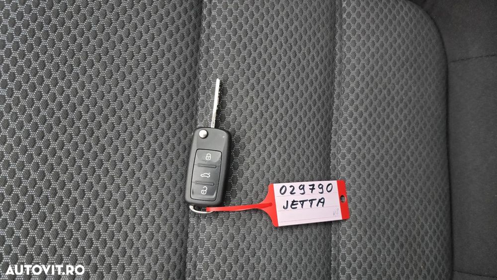 Volkswagen Jetta 2.0 TDI Highline - 21