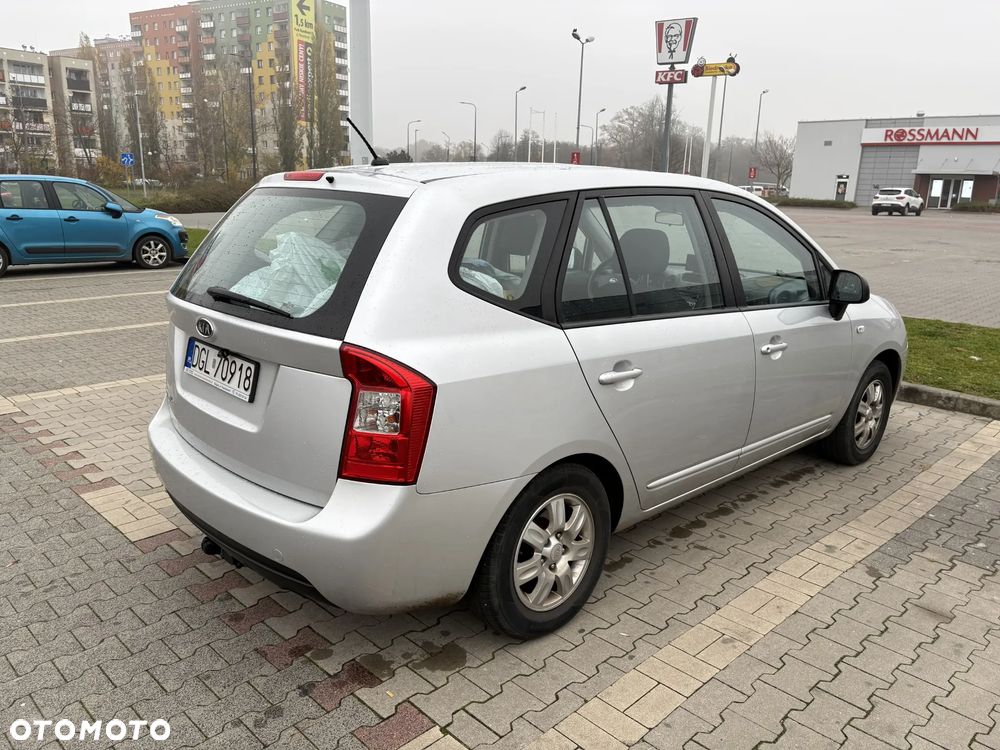 Kia Carens 2.0 EX - 11