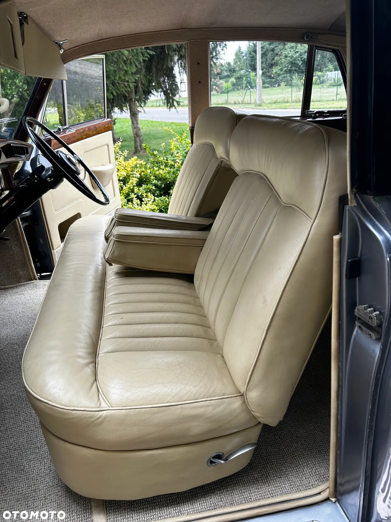 Bentley Inny - 12