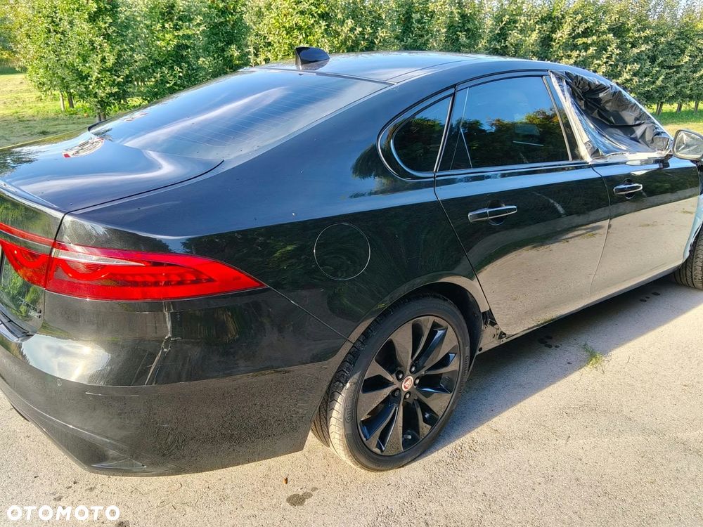 Jaguar XF - 12