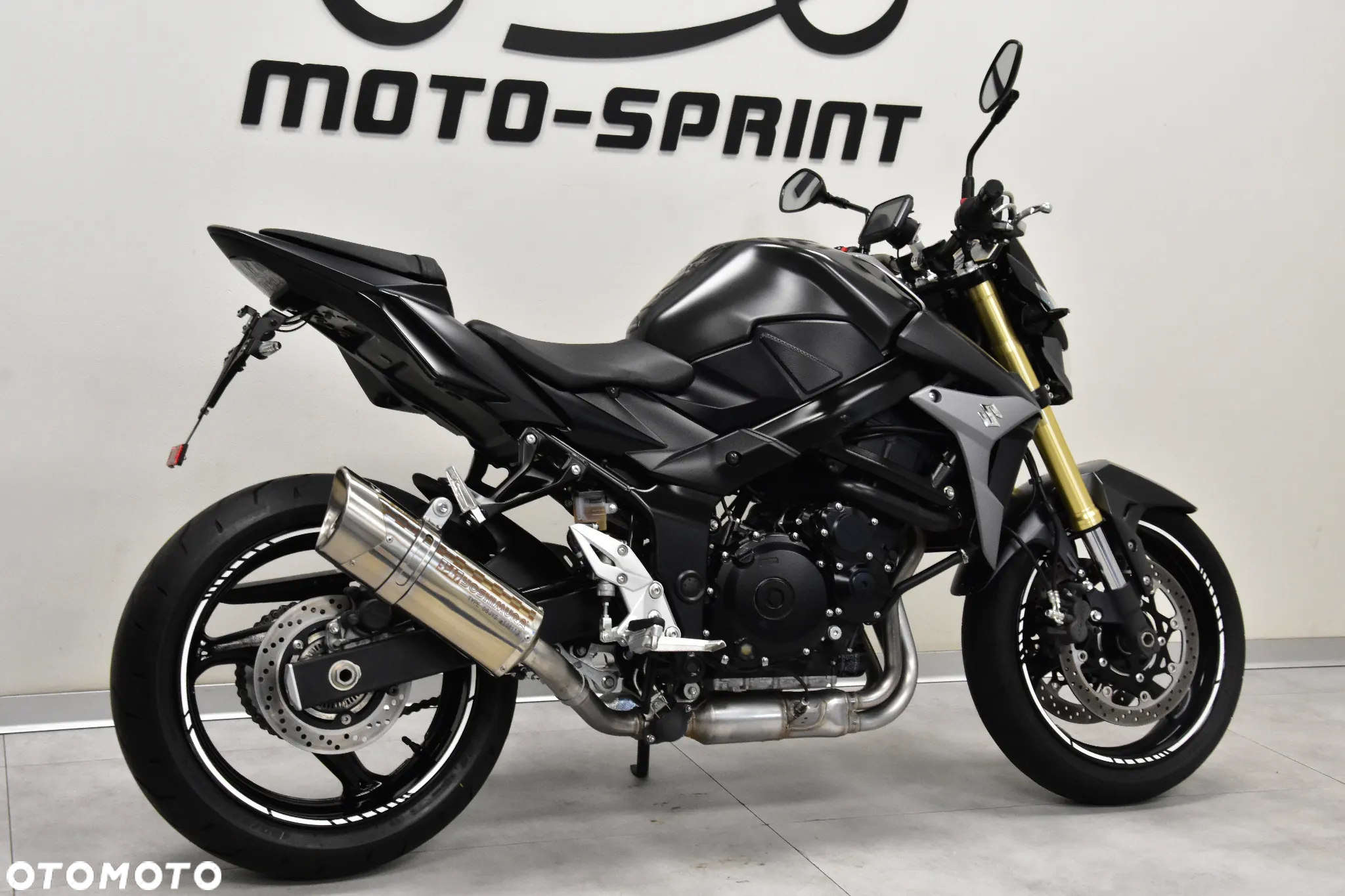 Suzuki GSR - 5