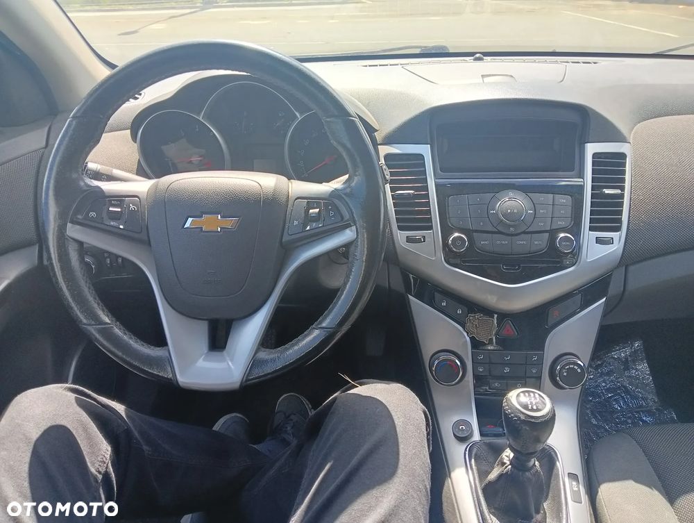 Chevrolet Cruze 1.6 LS+ - 10