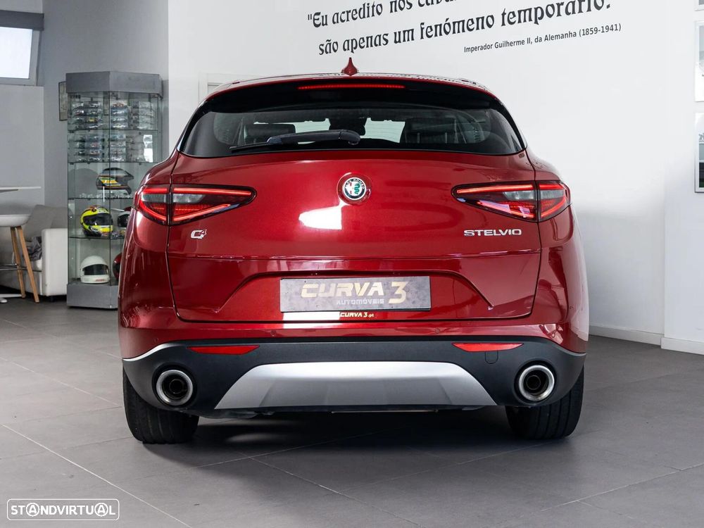 Alfa Romeo Stelvio 2.2 16V AT8-Q4 Super - 4