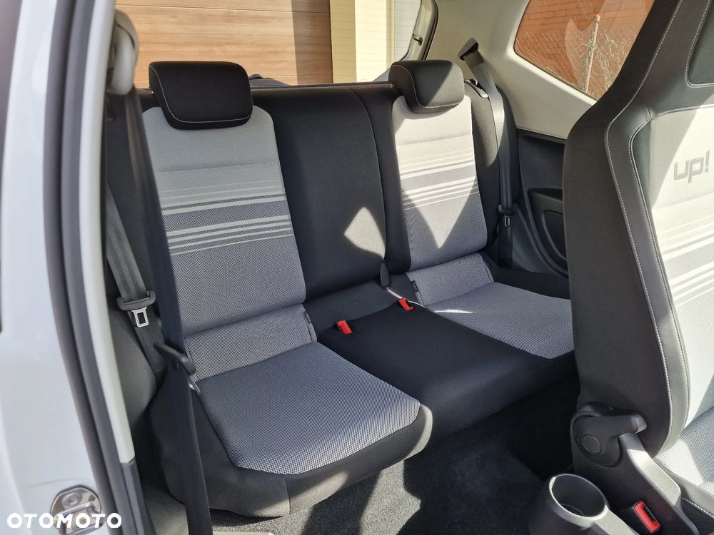 Volkswagen up! 1.0 black - 19