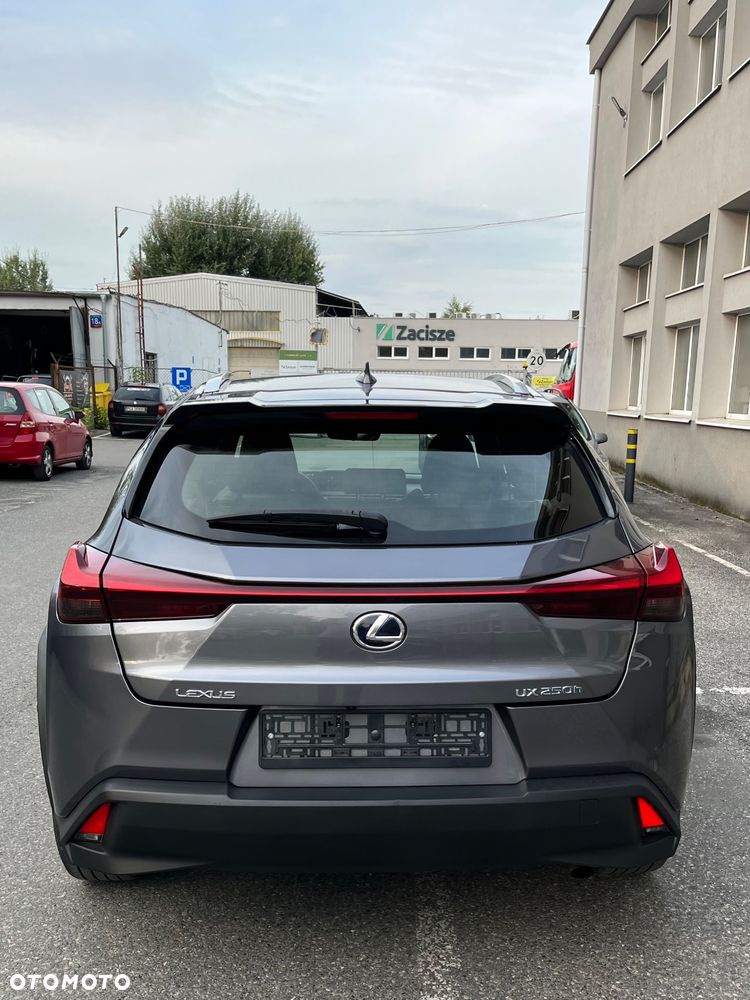 Lexus UX - 3