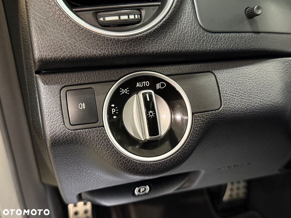 Mercedes-Benz Klasa C 220 CDI DPF Coupe (BlueEFFICIENCY) - 21