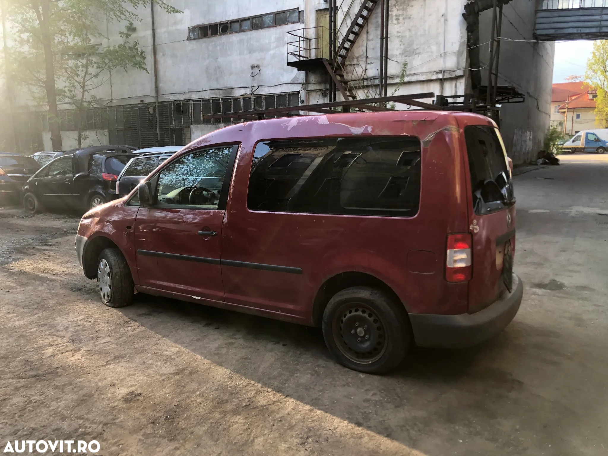Dezmembrez VW Volkswagen Caddy rosu visiniu 2006 diesel - 7