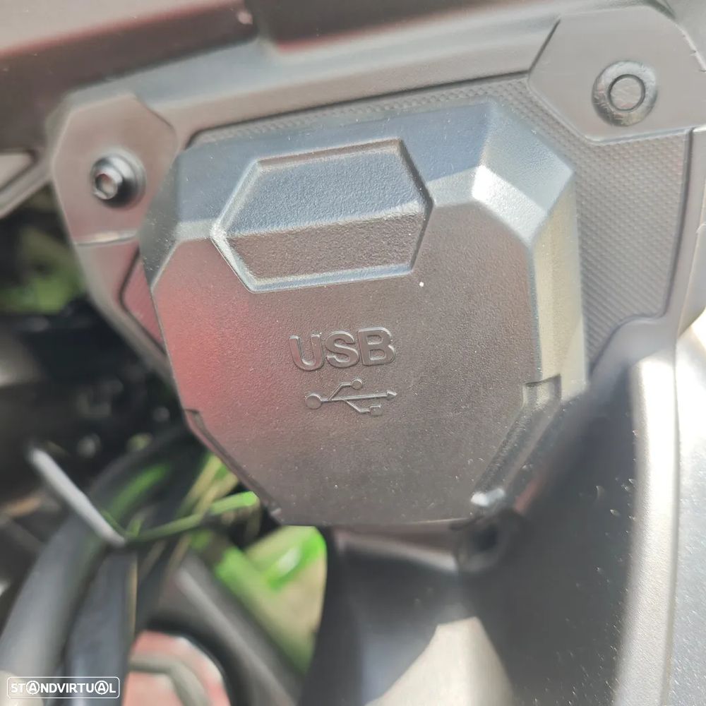 Kawasaki Versys 650 Grand Tourer - 11