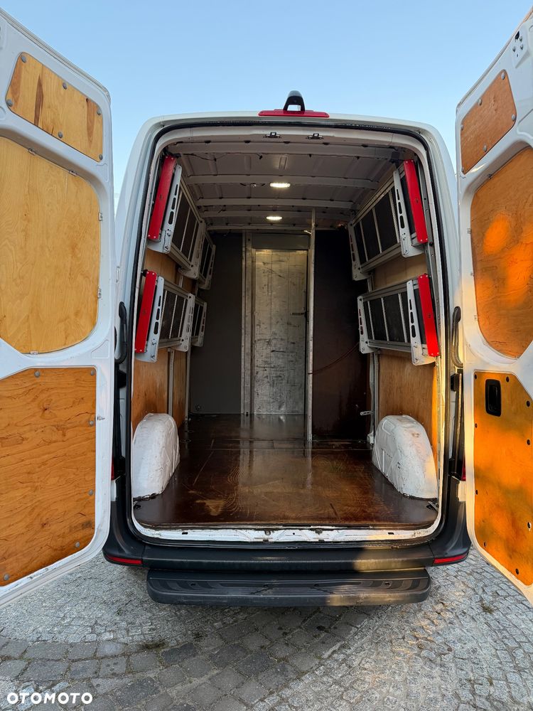 Mercedes-Benz Sprinter - 15