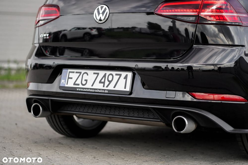 Volkswagen Golf - 6