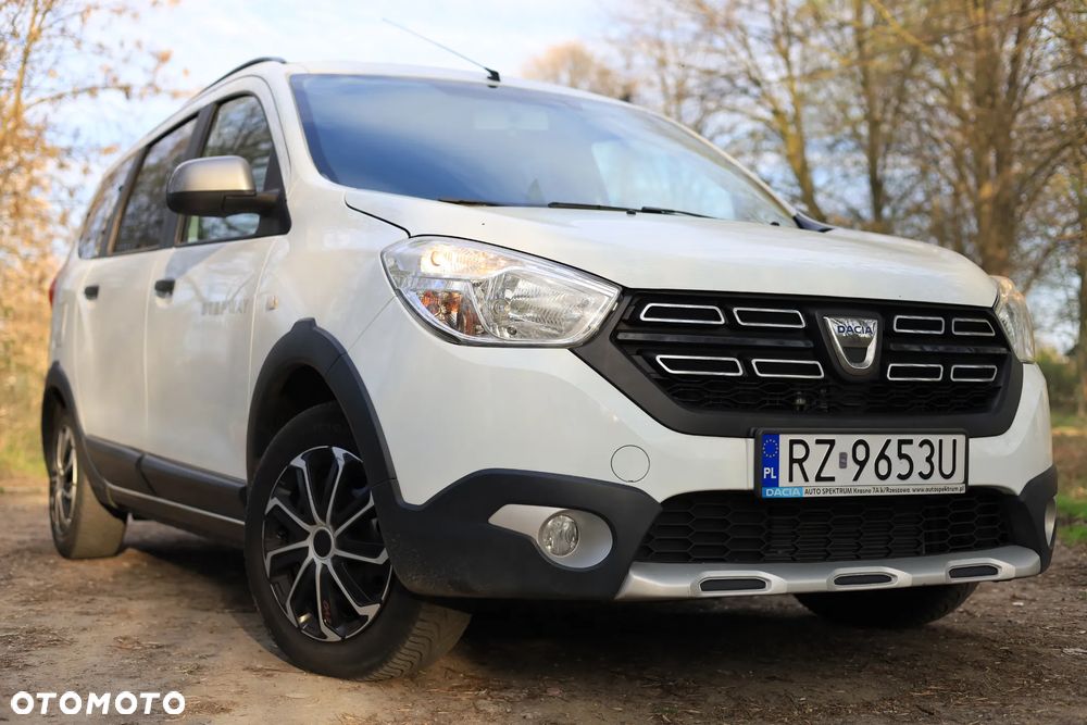 Dacia Lodgy 1.6 SCe Stepway S&S - 4