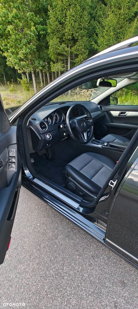 Mercedes-Benz Klasa C 200 CDI DPF (BlueEFFICIENCY) 7G-TRONIC Avantgarde - 21