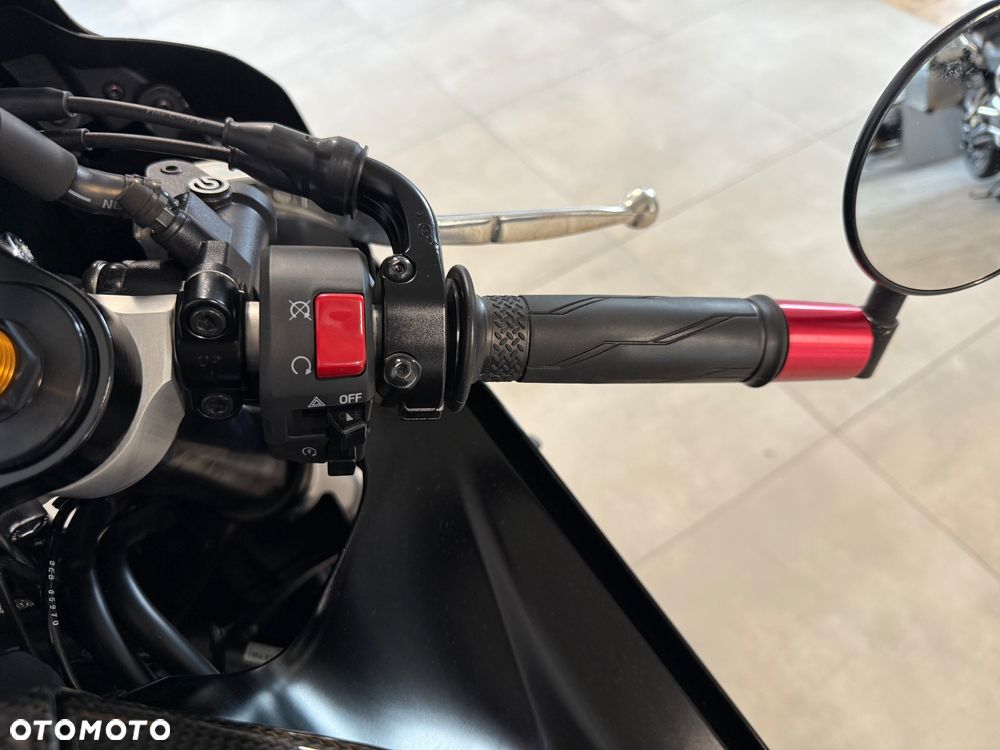 Yamaha R7 - 10