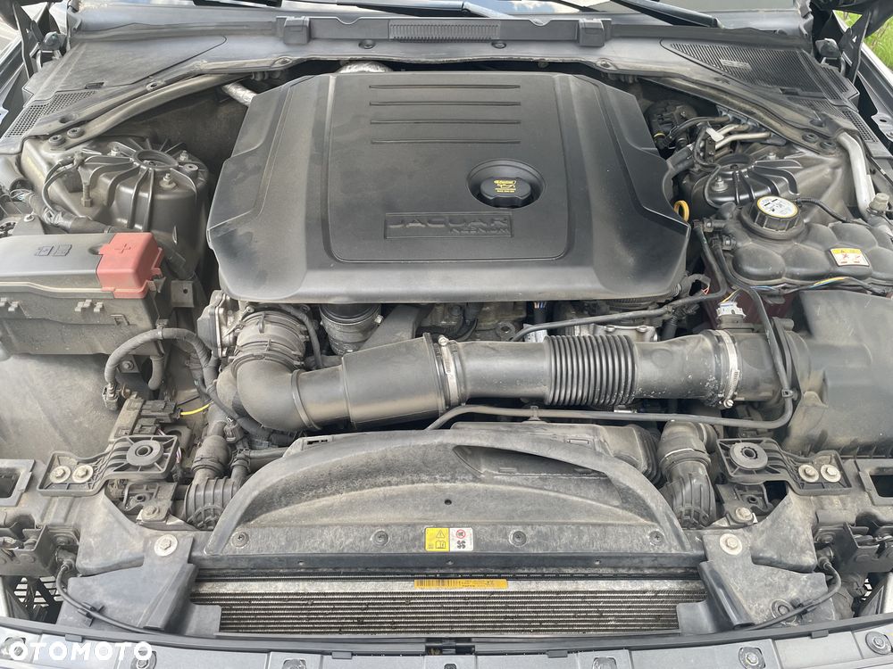 Jaguar XE 2.0 D Portfolio - 26