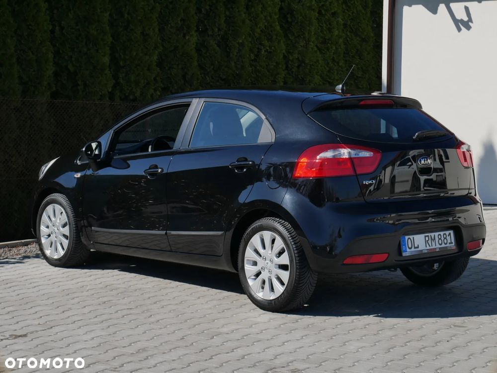 Kia Rio - 12