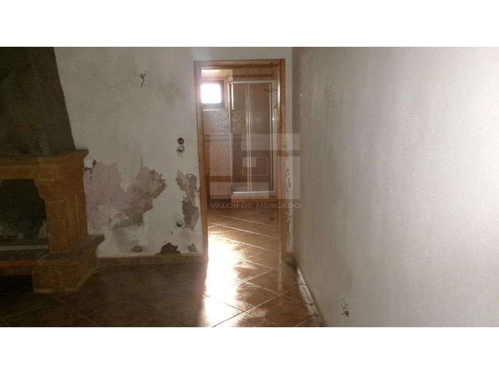 Moradia T2 com Logradouro no Centro de Alvito - Grande imagem: 5/17