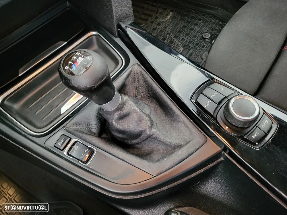 BMW 320 d Pack M - 17