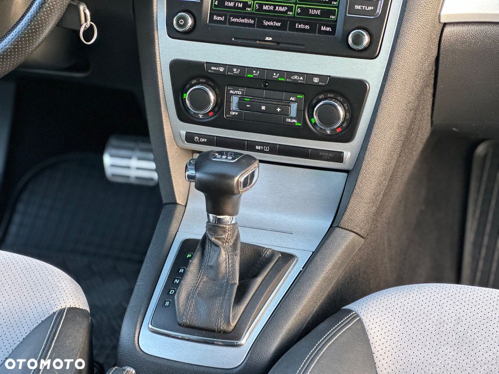 Skoda Octavia 2.0 TDI CR DPF DSG RS - 28