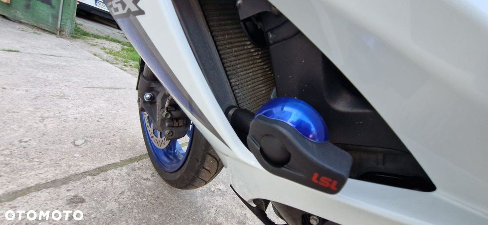Suzuki GSX-R - 19