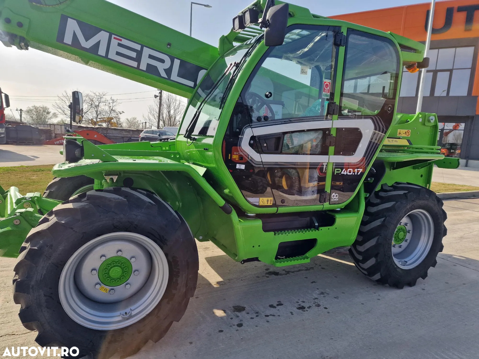 Merlo P40.17, inaltime ridicare 17m, ridica 4 tone primul tronson, Aer cond, garantie 1 an, posibilitate leasing 5 ani, produs in ITALIA, cale fata, cupa 1mc, furci PROMOTIE 103900 EUR+Tva - 20