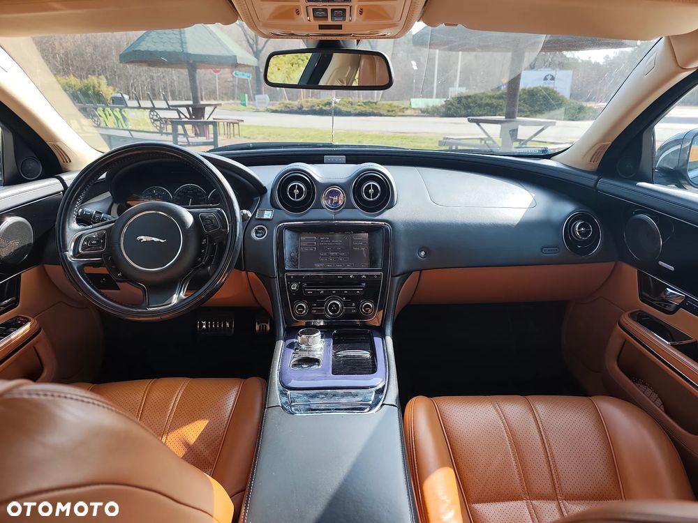 Jaguar XJ 3.0 D V6 LWB Portfolio - 17