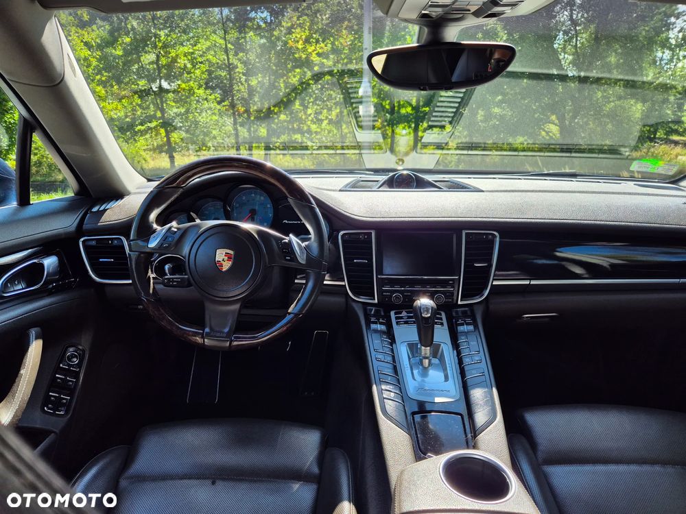 Porsche Panamera 4 Platinum Edition - 12