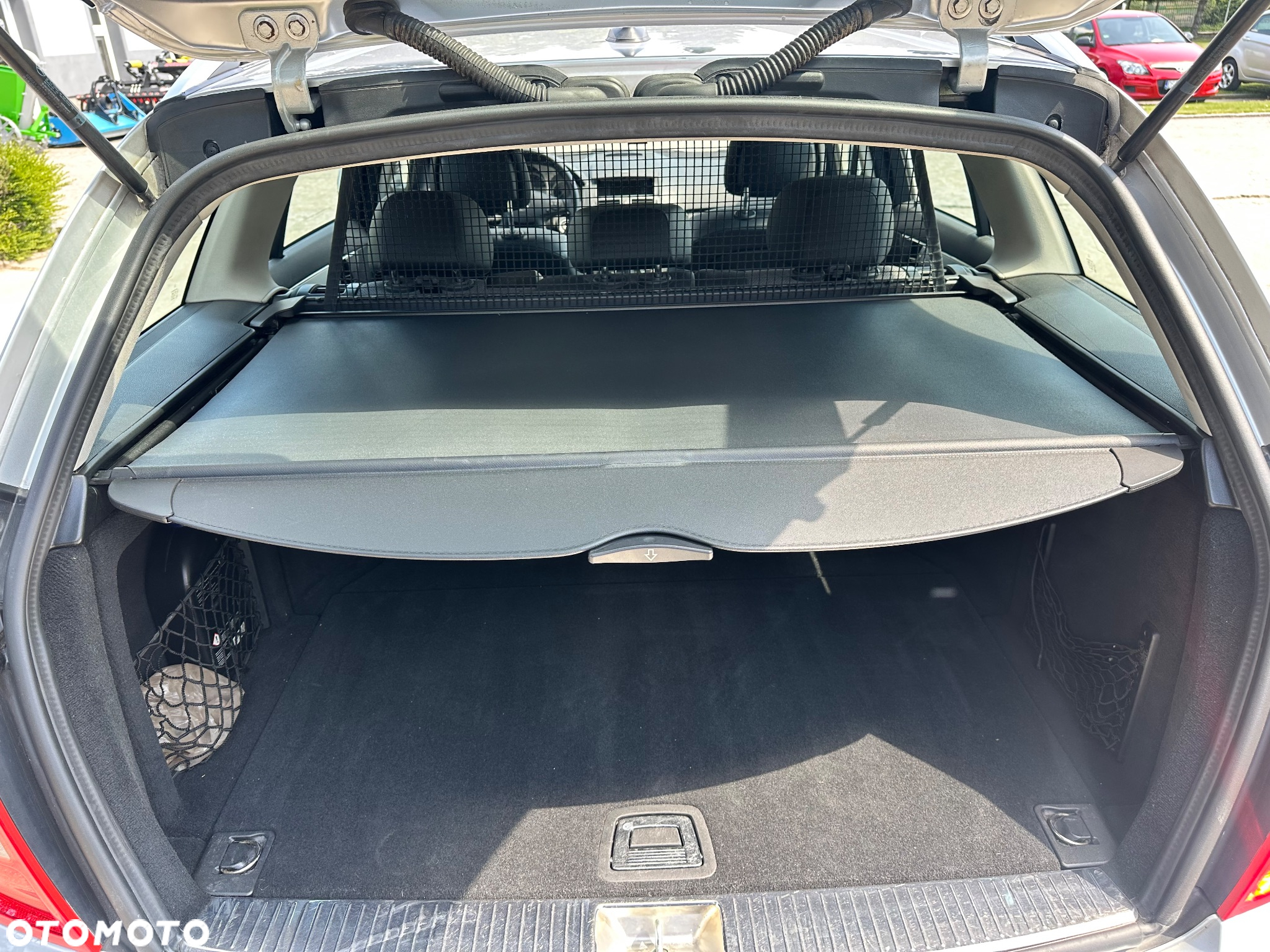 Mercedes-Benz Klasa C 180 T CGI Automatik BlueEFFICIENCY Avantgarde - 29