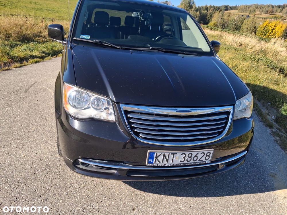 Chrysler Town & Country - 6