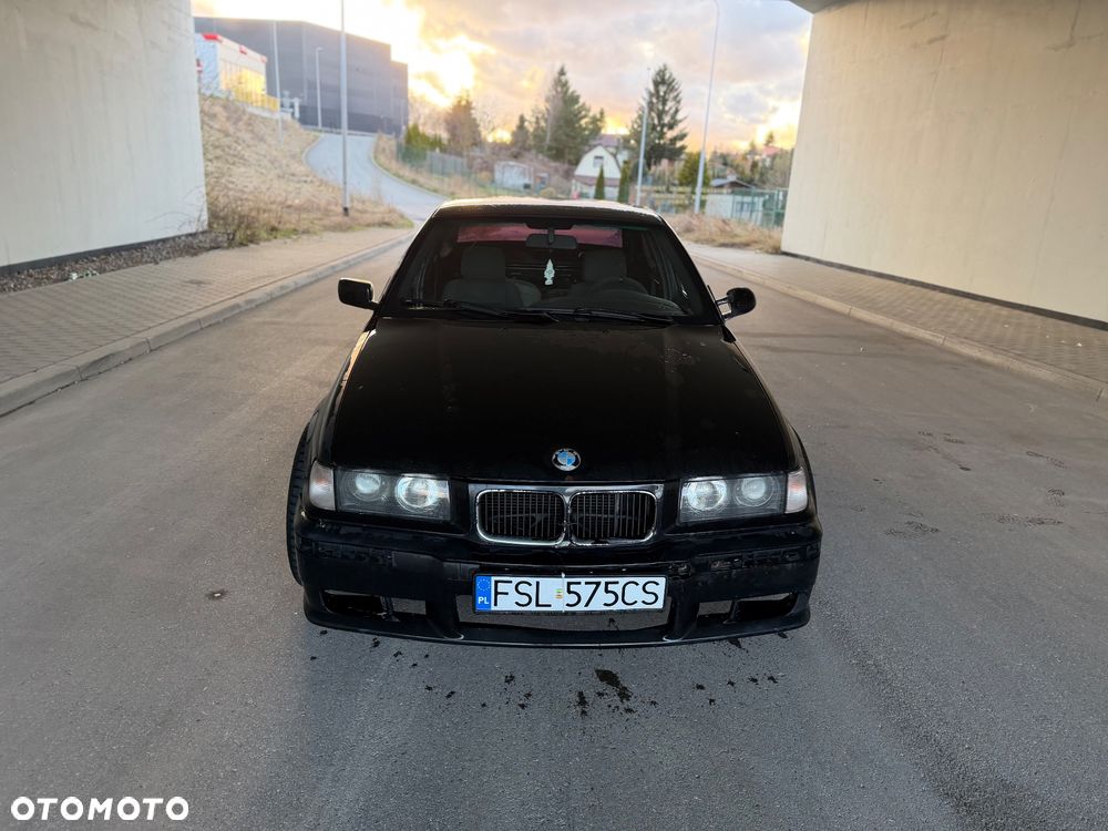 BMW Seria 3 323i - 3