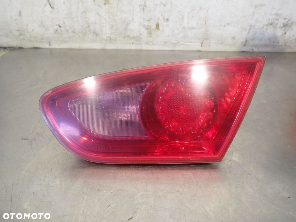 LAMPA PRAWA TYLNA W KLAPIE SEAT LEON II - 1