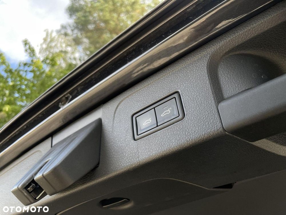 Volkswagen Passat 2.0 TDI 4Mot Elegance DSG - 23