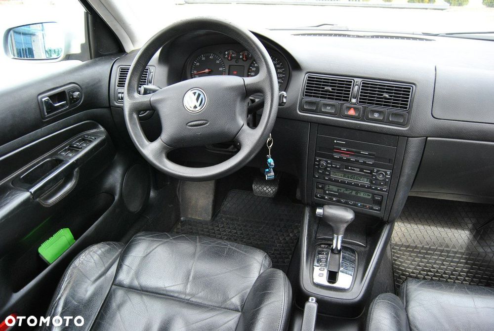 Volkswagen Golf 1.6 Comfortline - 6