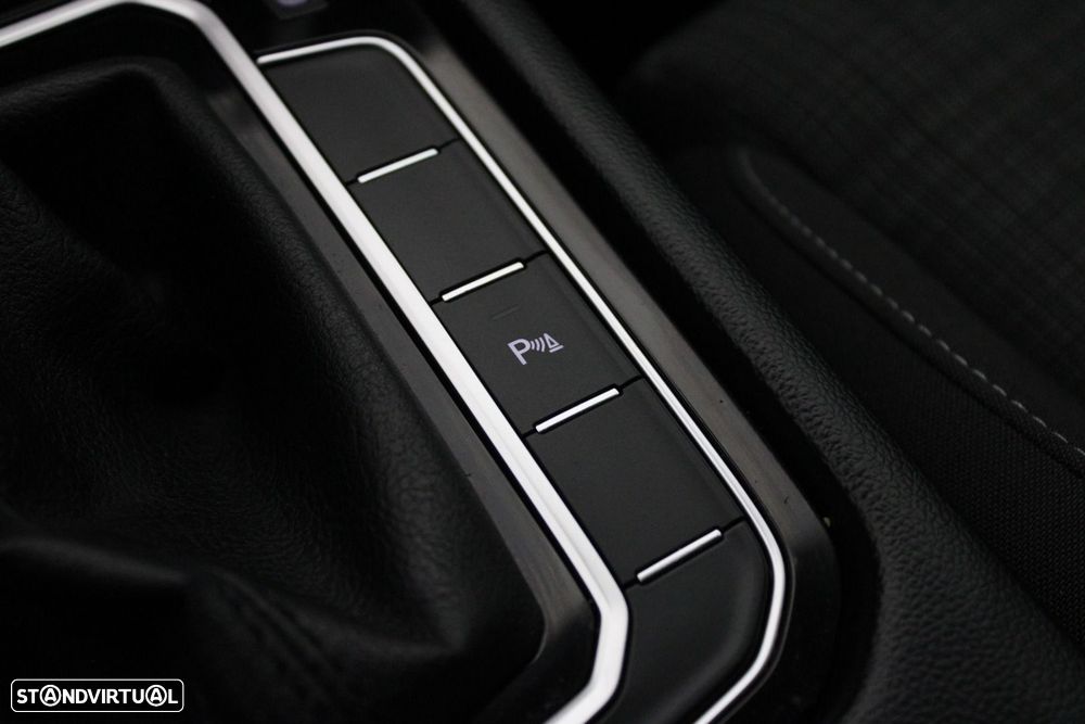 Volkswagen Passat Variant 2.0 TDI Business DSG — fotografia 23