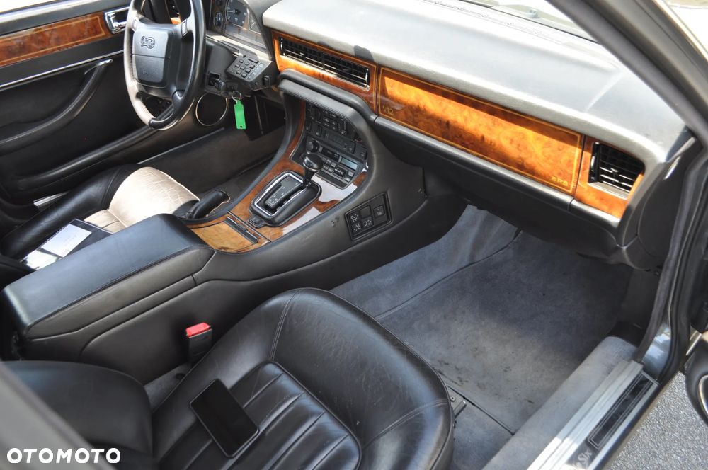 Jaguar Daimler Double Six - 13