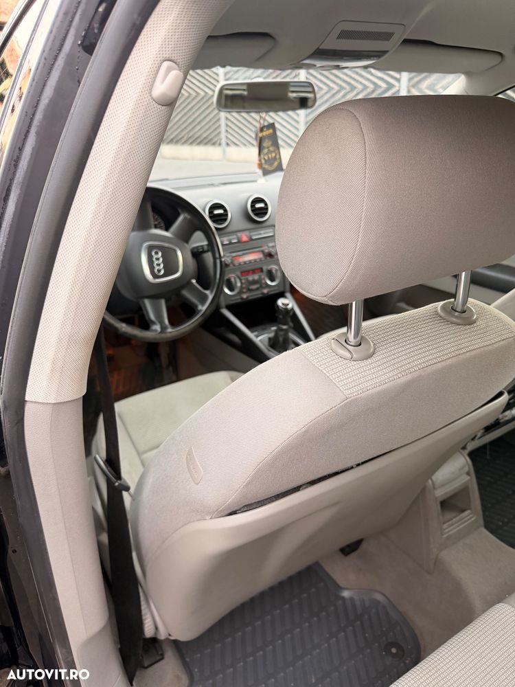 Audi A3 1.6 Ambiente - 9