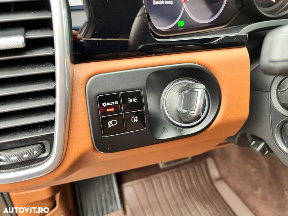Porsche Cayenne - 20