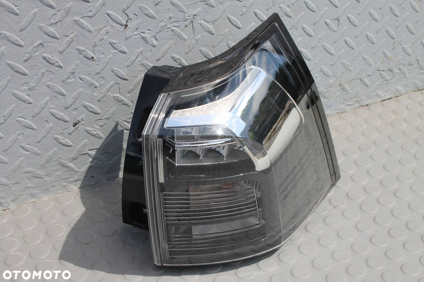 LAMPA W BŁOTNIK PRAWY TYŁ PRAWA TYLNA SUZUKI SX4 S-CROSS II 21- - 8