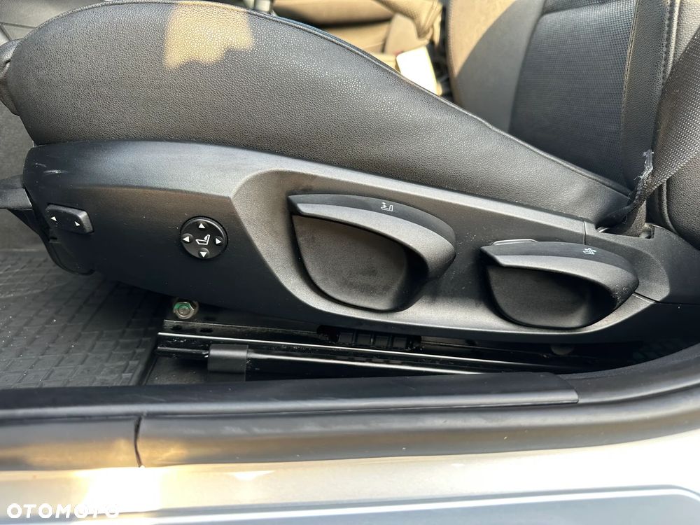 BMW Seria 1 120i - 12