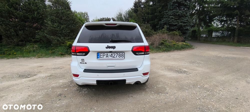 Jeep Grand Cherokee - 23