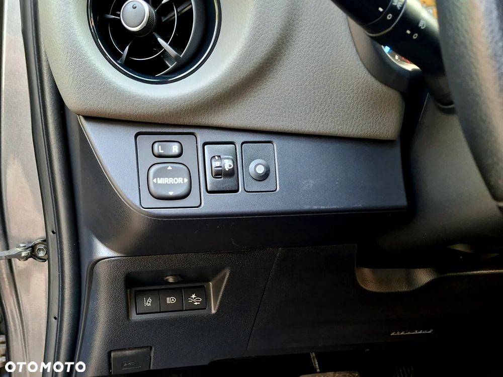 Toyota Yaris Hybrid 100 Premium - 14