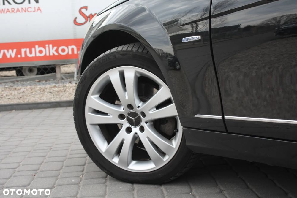 Mercedes-Benz Klasa C 180 CGI BlueEFFICIENCY Avantgarde - 13