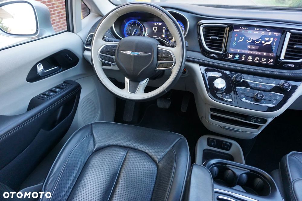 Chrysler Pacifica - 21