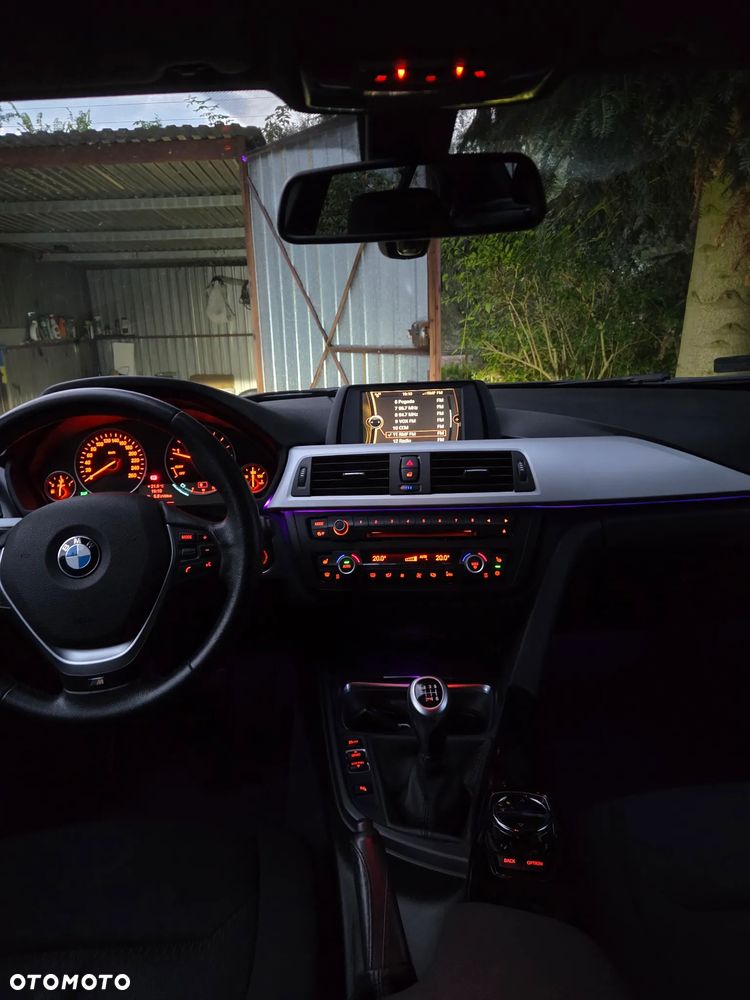 BMW Seria 3 320d DPF Efficient Dynamics Edition - 11